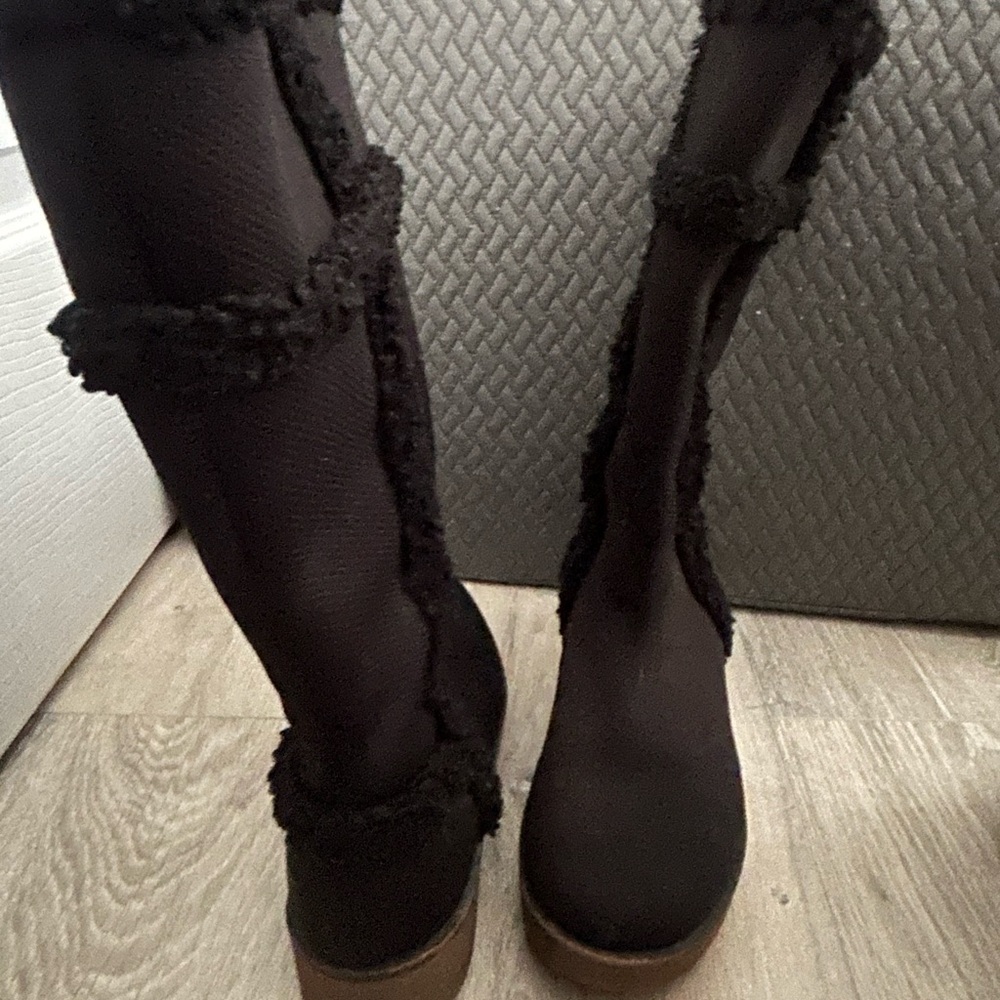 Women’s Tall Black Winter Boots with Faux Fur Trim